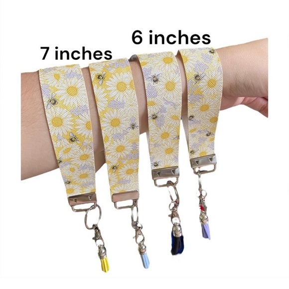 Summer Bees & Flowers Faux Leather Keychain (price is for 1) - Picture 3 of 4